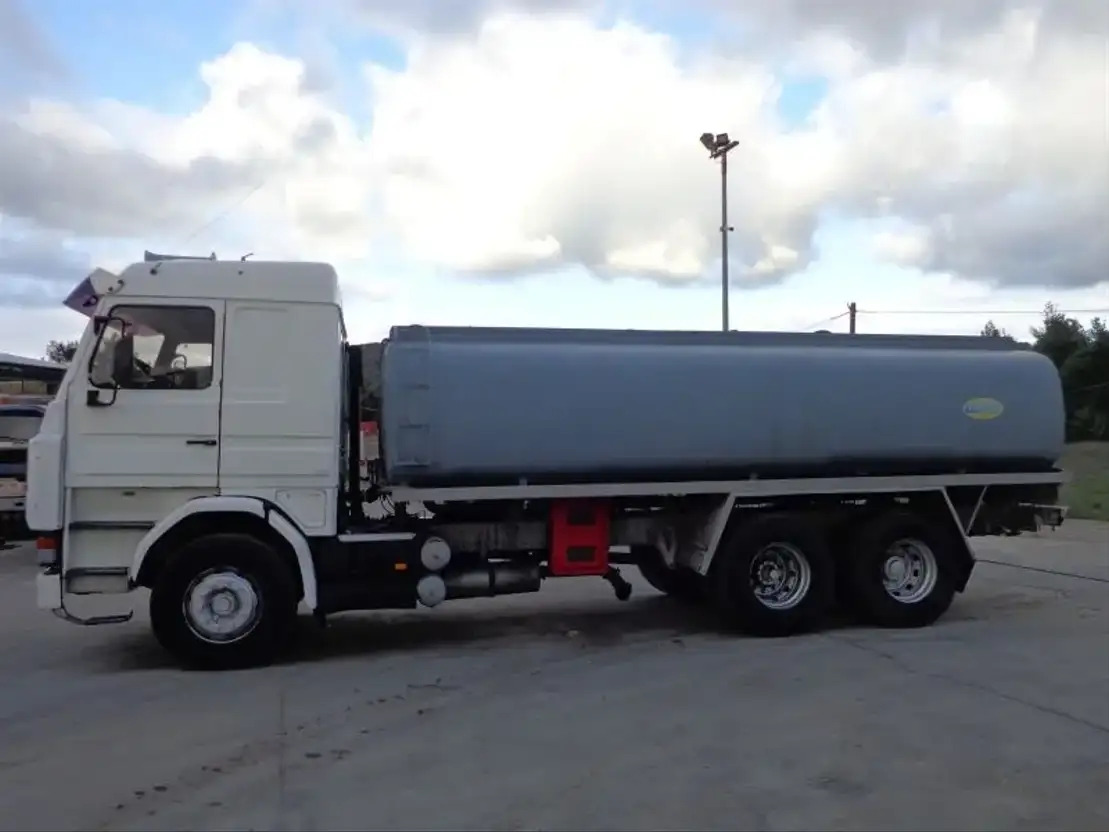 Scania R143-470 V8 Scania R143HL .470 6X2 Diesel/OIL Tank - Tank truck: picture 3 Scania R143-470 V8 Scania R143HL .470 6X2 Diesel/OIL Tank - Tank truck: picture 3