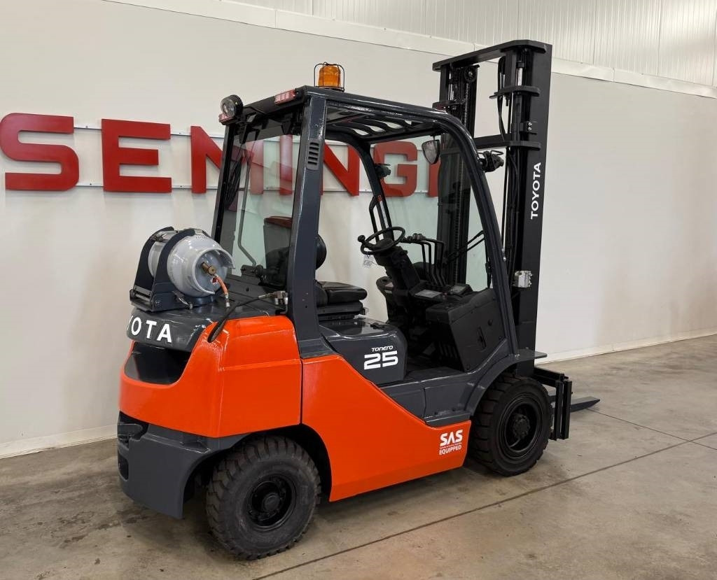 Toyota 10860 - 02-8FGF25 - LPG forklift: picture 3 Toyota 10860 - 02-8FGF25 - LPG forklift: picture 3