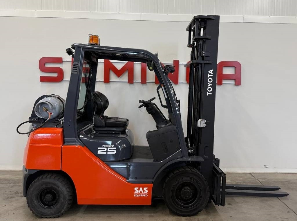 Toyota 10860 - 02-8FGF25 - LPG forklift: picture 2 Toyota 10860 - 02-8FGF25 - LPG forklift: picture 2