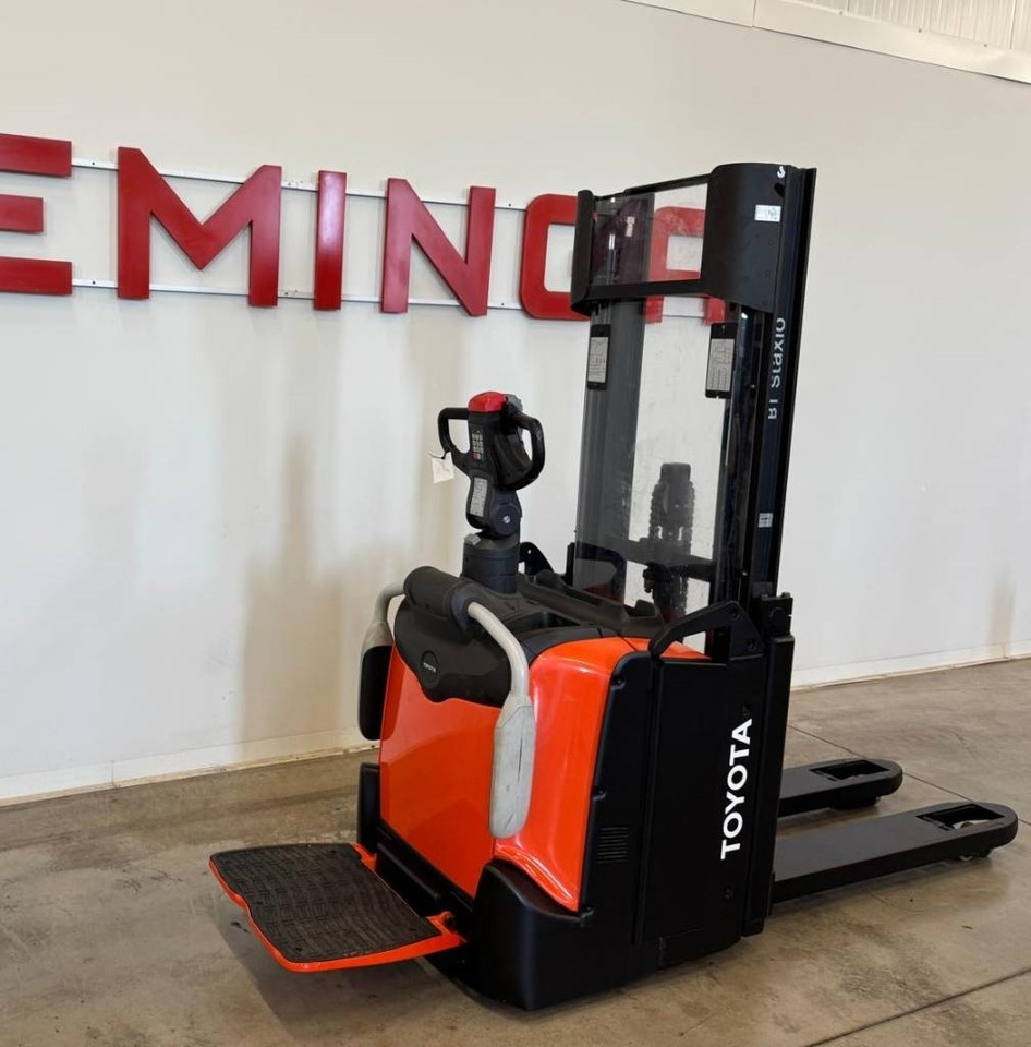 Toyota 10918 SPE120L - Stacker: picture 5 Toyota 10918 SPE120L - Stacker: picture 5