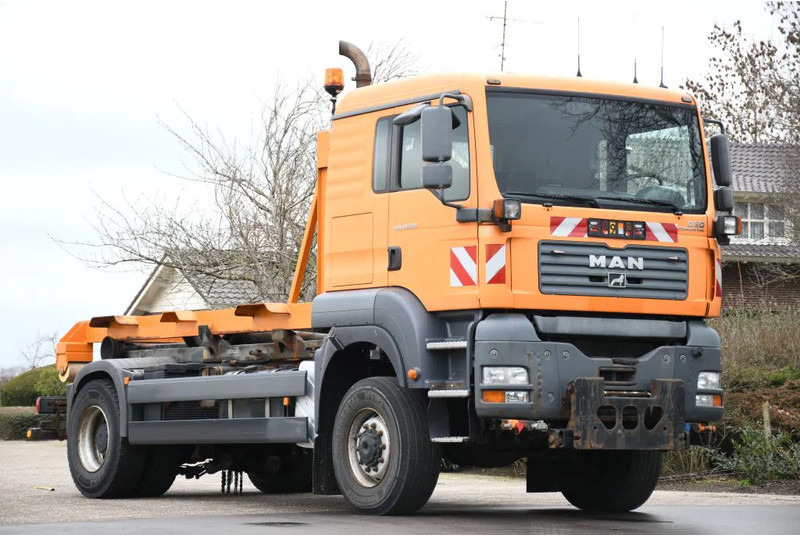 MAN TGA 18.350 4X4 BL HAAKARM/HOOKLIFT/ABROLLER!!KOMMUNAL!! - Hook lift truck: picture 1 MAN TGA 18.350 4X4 BL HAAKARM/HOOKLIFT/ABROLLER!!KOMMUNAL!! - Hook lift truck: picture 1