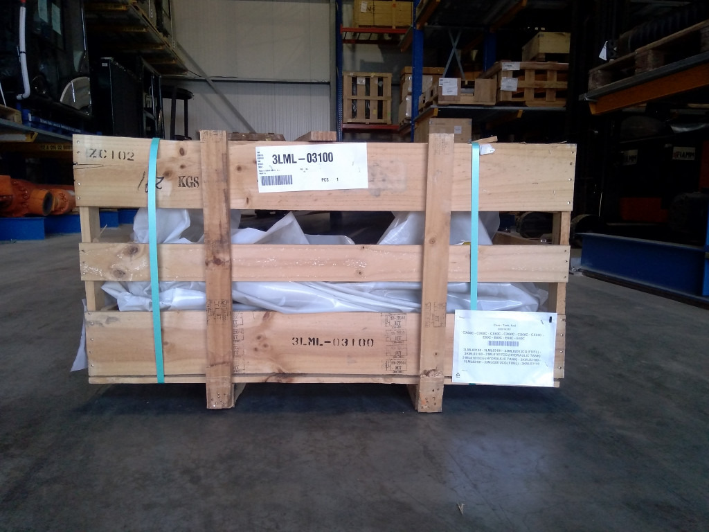 Case 3LML03100 - 3KML03100 - Fuel tank for Construction machinery: picture 3 Case 3LML03100 - 3KML03100 - Fuel tank for Construction machinery: picture 3