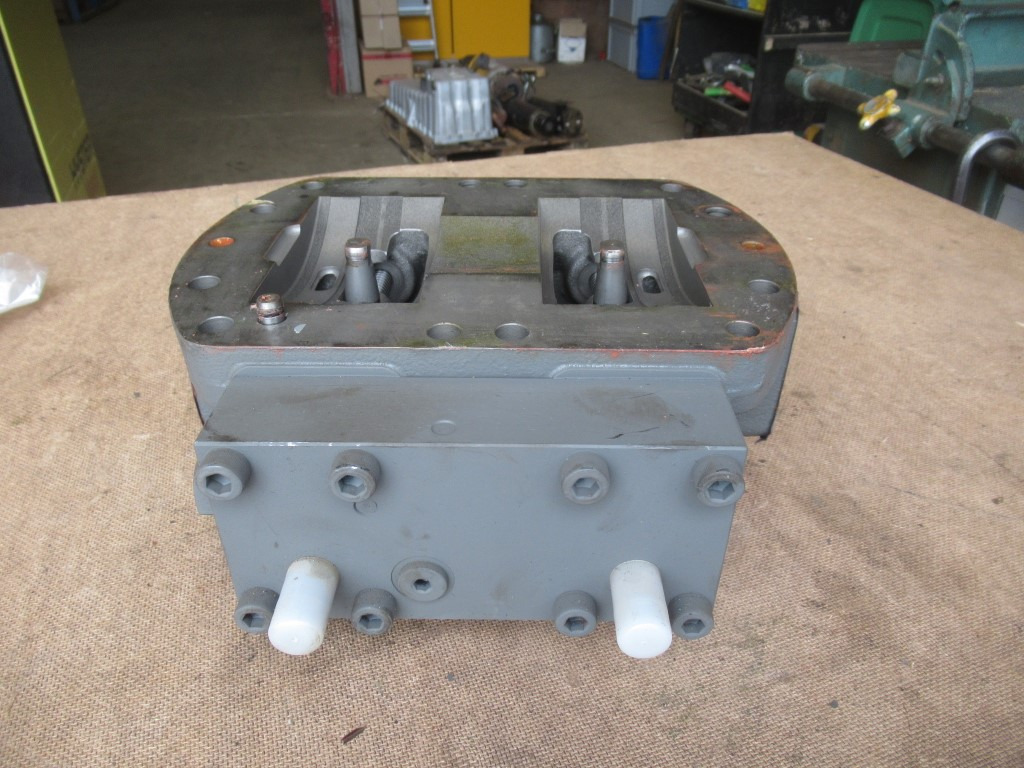 Hitachi 4217020 - - Oil pump for Construction machinery: picture 4 Hitachi 4217020 - - Oil pump for Construction machinery: picture 4