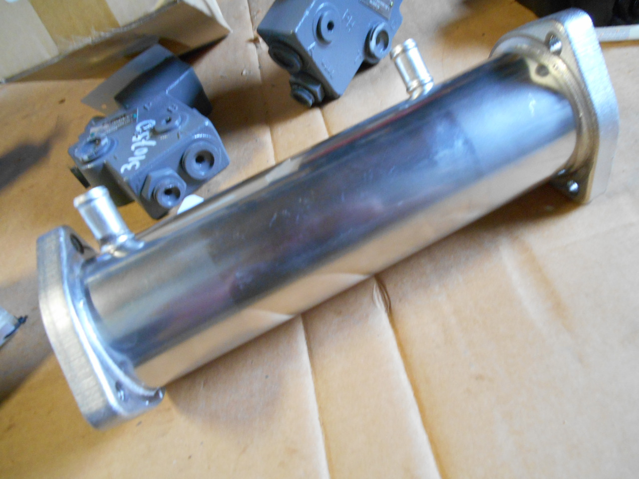 Isuzu 8980281121 - EGR cooler for Agricultural machinery: picture 5 Isuzu 8980281121 - EGR cooler for Agricultural machinery: picture 5
