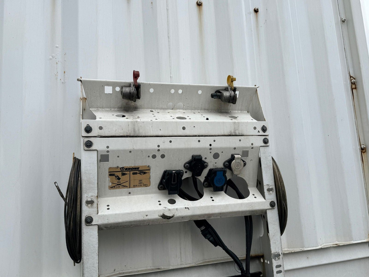 Krone SD - Curtainsider semi-trailer: picture 2 Krone SD - Curtainsider semi-trailer: picture 2