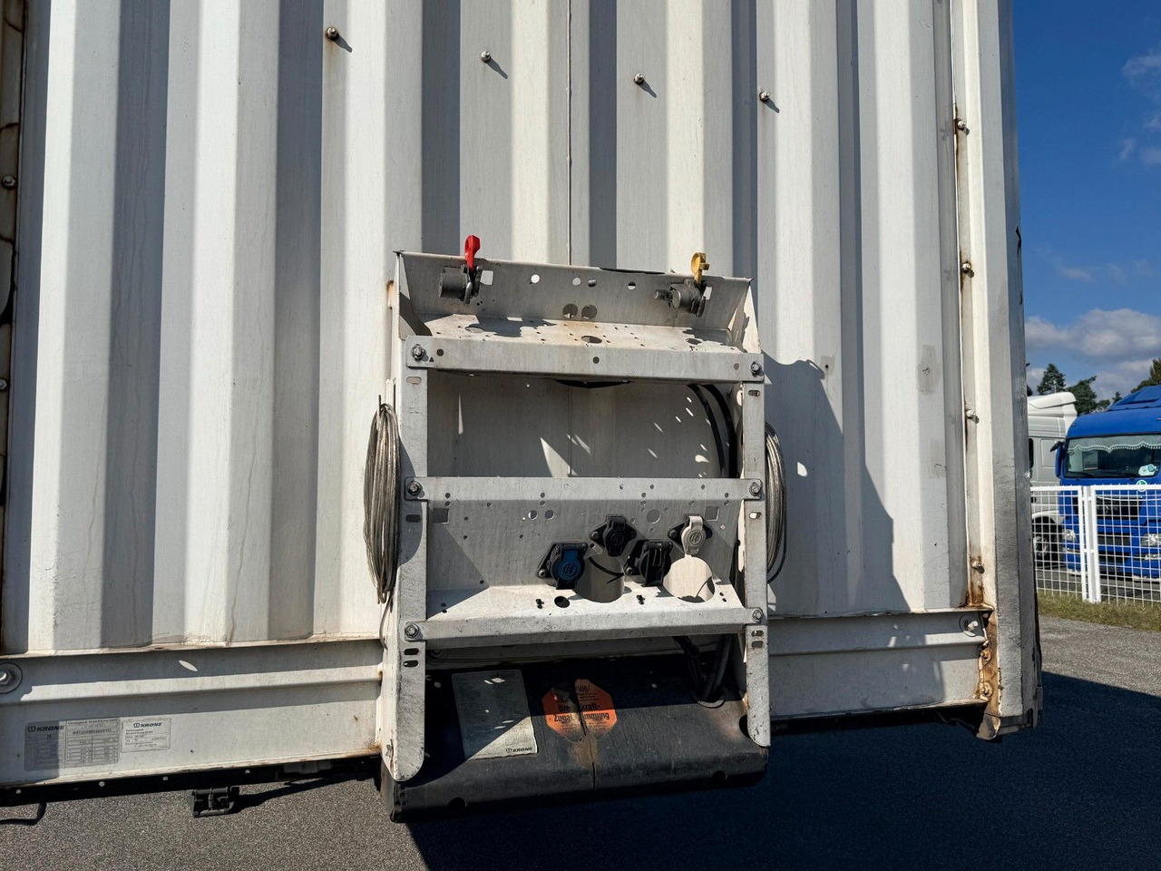 Krone SD - Curtainsider semi-trailer: picture 2 Krone SD - Curtainsider semi-trailer: picture 2