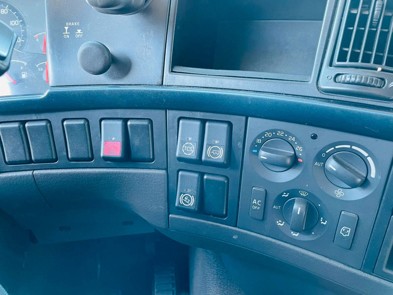 Tractor unit Volvo FH13 420 MEGA: picture 9