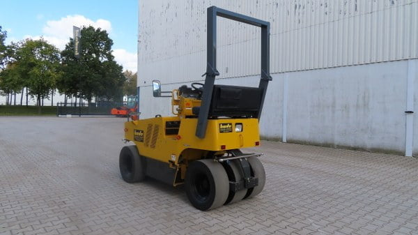 Sakai TS 160-2 - Pneumatic roller: picture 4 Sakai TS 160-2 - Pneumatic roller: picture 4