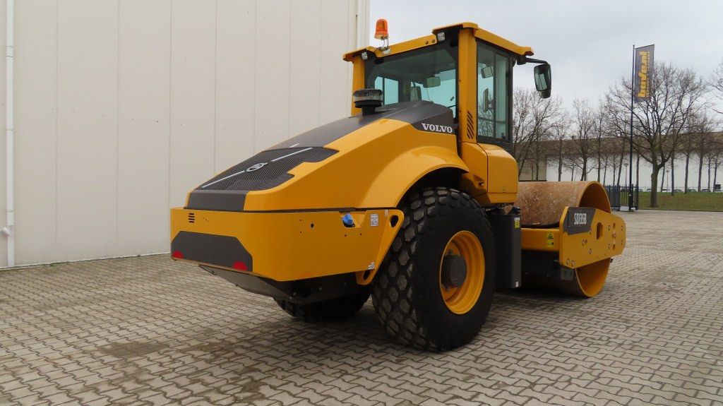 Volvo SD 135 B - Compactor: picture 2 Volvo SD 135 B - Compactor: picture 2