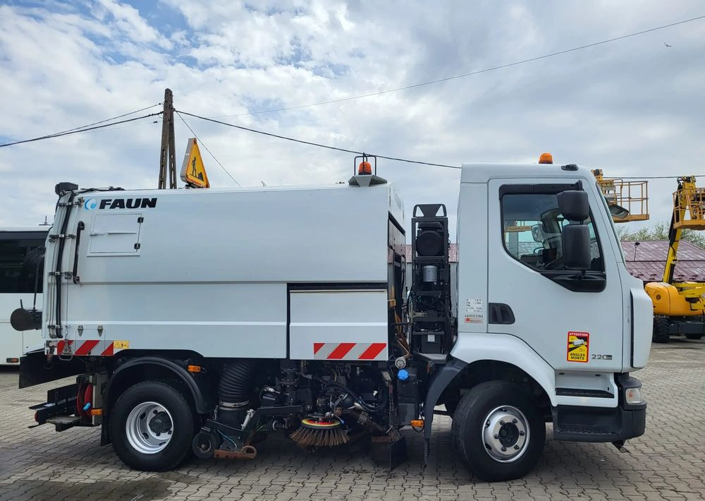 Renault Renault MIDLUM - Road sweeper: picture 4 Renault Renault MIDLUM - Road sweeper: picture 4