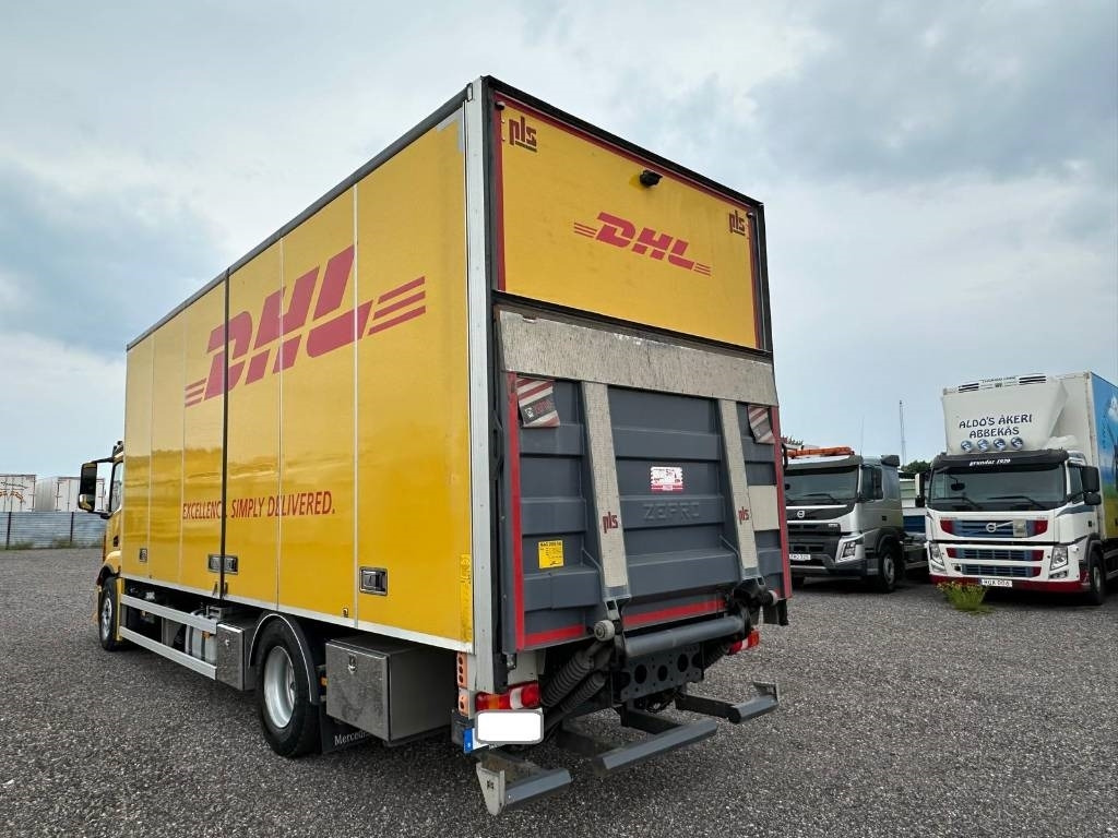 Mercedes-Benz Actros 1831 SERIE NR 2502 - Box truck: picture 4 Mercedes-Benz Actros 1831 SERIE NR 2502 - Box truck: picture 4