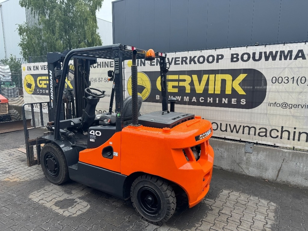 Doosan D 40 SC-7 - Diesel forklift: picture 2 Doosan D 40 SC-7 - Diesel forklift: picture 2