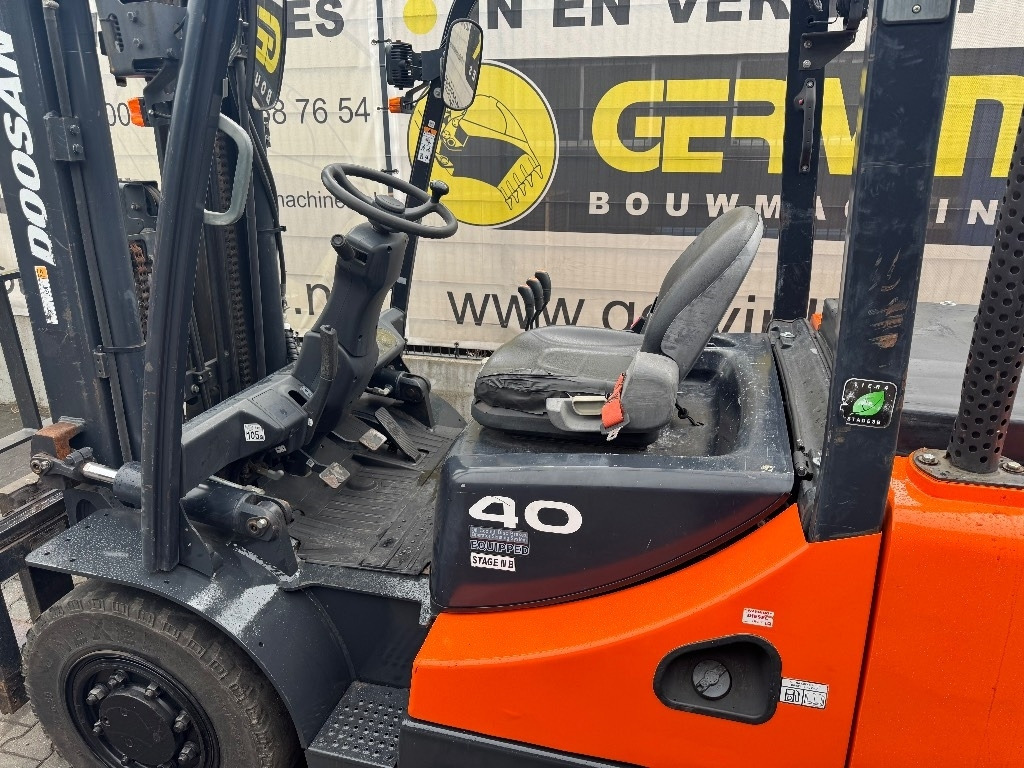Doosan D 40 SC-7 - Diesel forklift: picture 3 Doosan D 40 SC-7 - Diesel forklift: picture 3