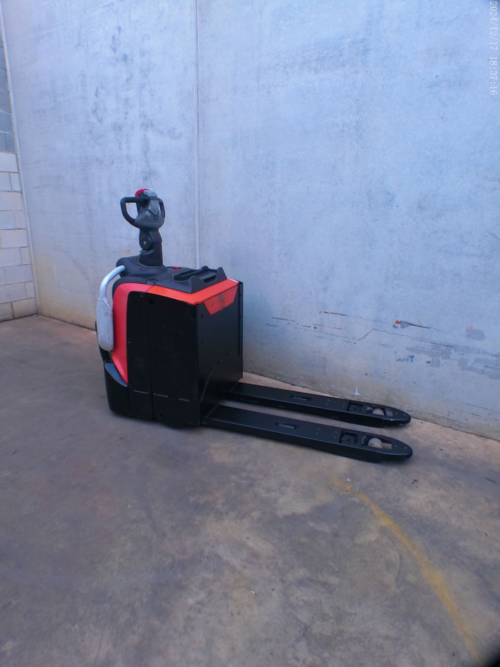 BT LPE 200 - Pallet truck: picture 4 BT LPE 200 - Pallet truck: picture 4