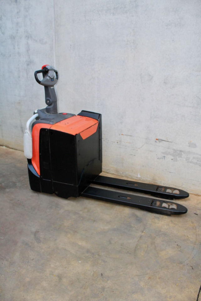 BT LPE 200 - Pallet truck: picture 3 BT LPE 200 - Pallet truck: picture 3