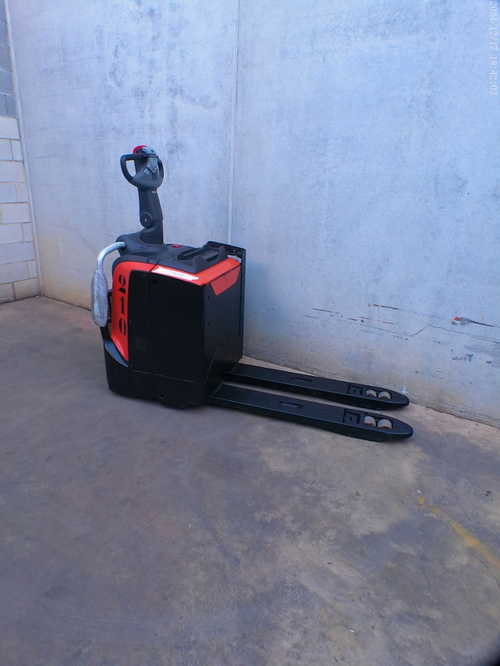 BT LPE 200 - Pallet truck: picture 4 BT LPE 200 - Pallet truck: picture 4