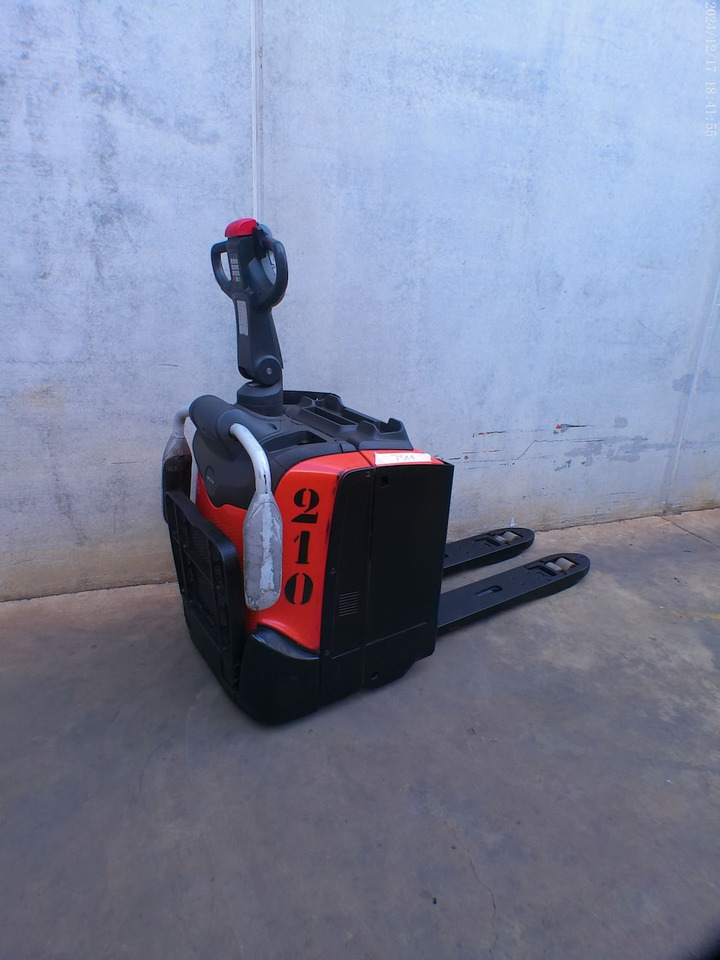 BT LPE 200 - Pallet truck: picture 3 BT LPE 200 - Pallet truck: picture 3