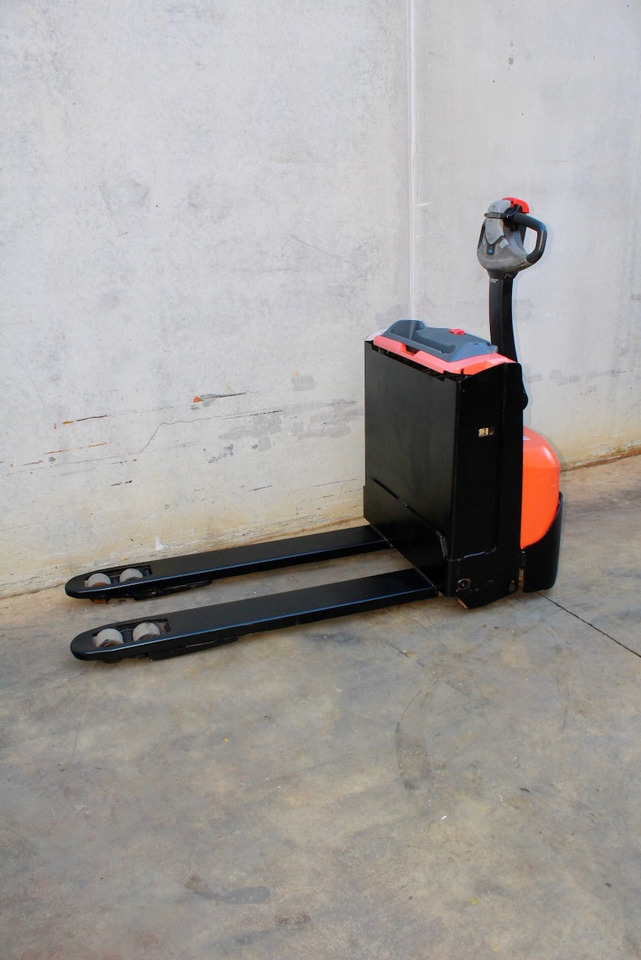 BT LWE 140 - Pallet truck: picture 2 BT LWE 140 - Pallet truck: picture 2