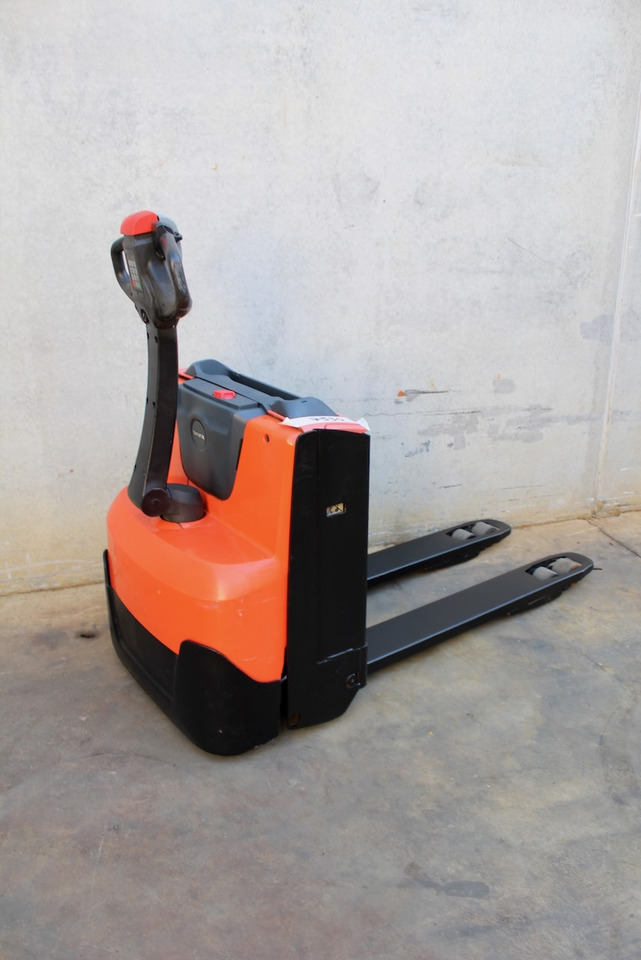 BT LWE 140 - Pallet truck: picture 3 BT LWE 140 - Pallet truck: picture 3