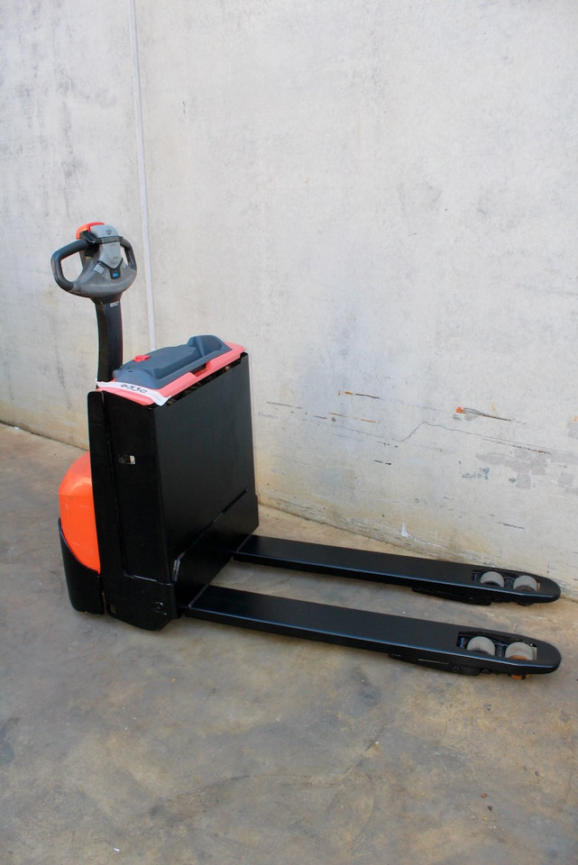BT LWE 140 - Pallet truck: picture 4 BT LWE 140 - Pallet truck: picture 4