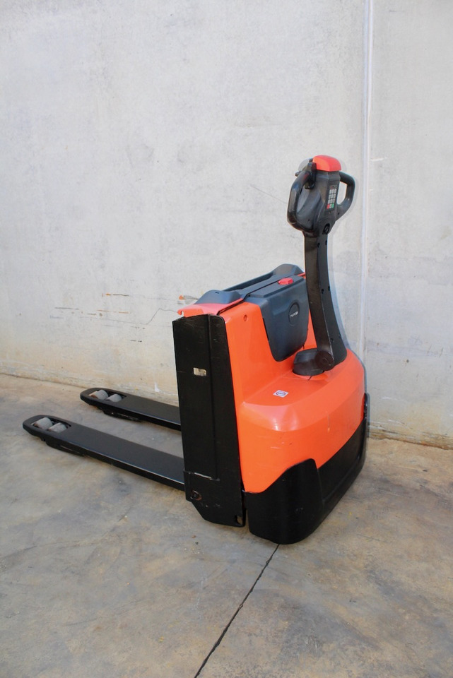 BT LWE 140 - Pallet truck: picture 1 BT LWE 140 - Pallet truck: picture 1