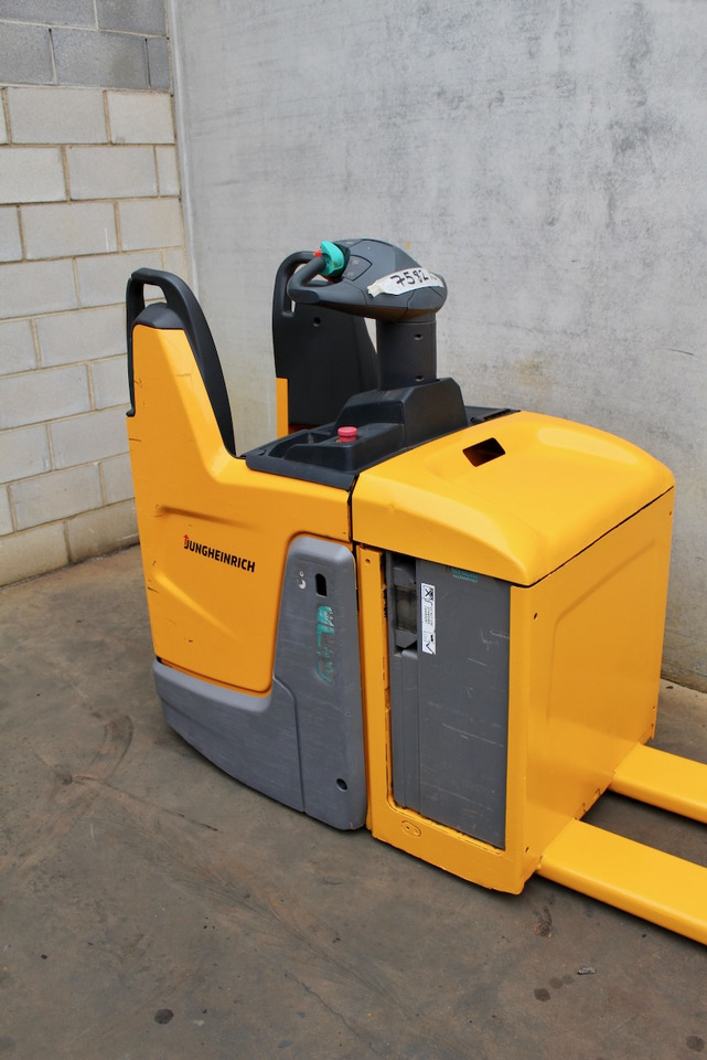 Jungheinrich ERE 125 LI-ION - Pallet truck: picture 3 Jungheinrich ERE 125 LI-ION - Pallet truck: picture 3
