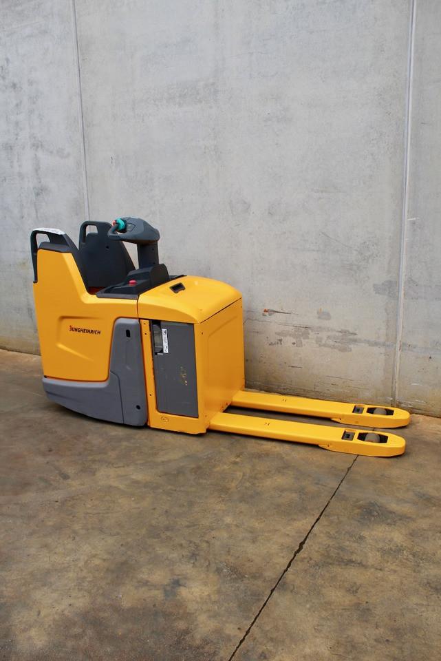 Jungheinrich ERE 225 LI-ION - Pallet truck: picture 4 Jungheinrich ERE 225 LI-ION - Pallet truck: picture 4