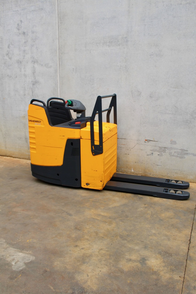 Jungheinrich ERE 225 - Pallet truck: picture 4 Jungheinrich ERE 225 - Pallet truck: picture 4