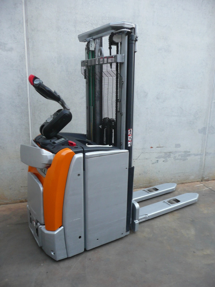 Still EXV-SF16 - Stacker: picture 3 Still EXV-SF16 - Stacker: picture 3