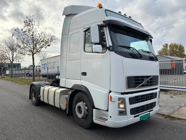 Volvo FH 12 420 4x2T Globetrotter 720.000km!! Analog tacho MOT 06-2026 - Tractor unit: picture 3 Volvo FH 12 420 4x2T Globetrotter 720.000km!! Analog tacho MOT 06-2026 - Tractor unit: picture 3