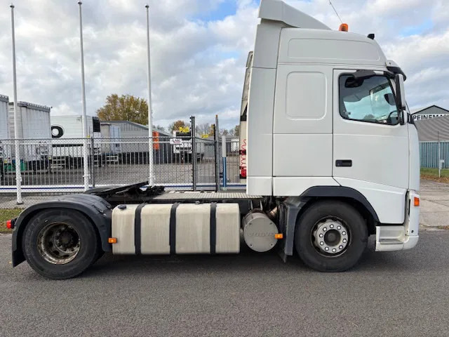 Volvo FH 12 420 4x2T Globetrotter 720.000km!! Analog tacho MOT 06-2026 - Tractor unit: picture 4 Volvo FH 12 420 4x2T Globetrotter 720.000km!! Analog tacho MOT 06-2026 - Tractor unit: picture 4