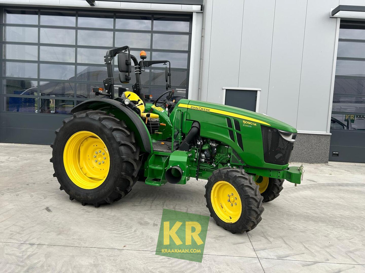 5090M John Deere - Farm tractor: picture 2 5090M John Deere - Farm tractor: picture 2