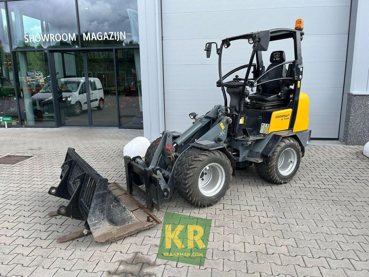 D332 Giant - Compact loader: picture 1 D332 Giant - Compact loader: picture 1