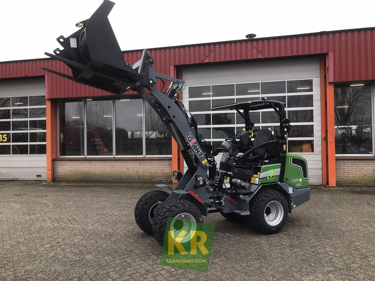 G2700E Giant - Compact loader: picture 2 G2700E Giant - Compact loader: picture 2