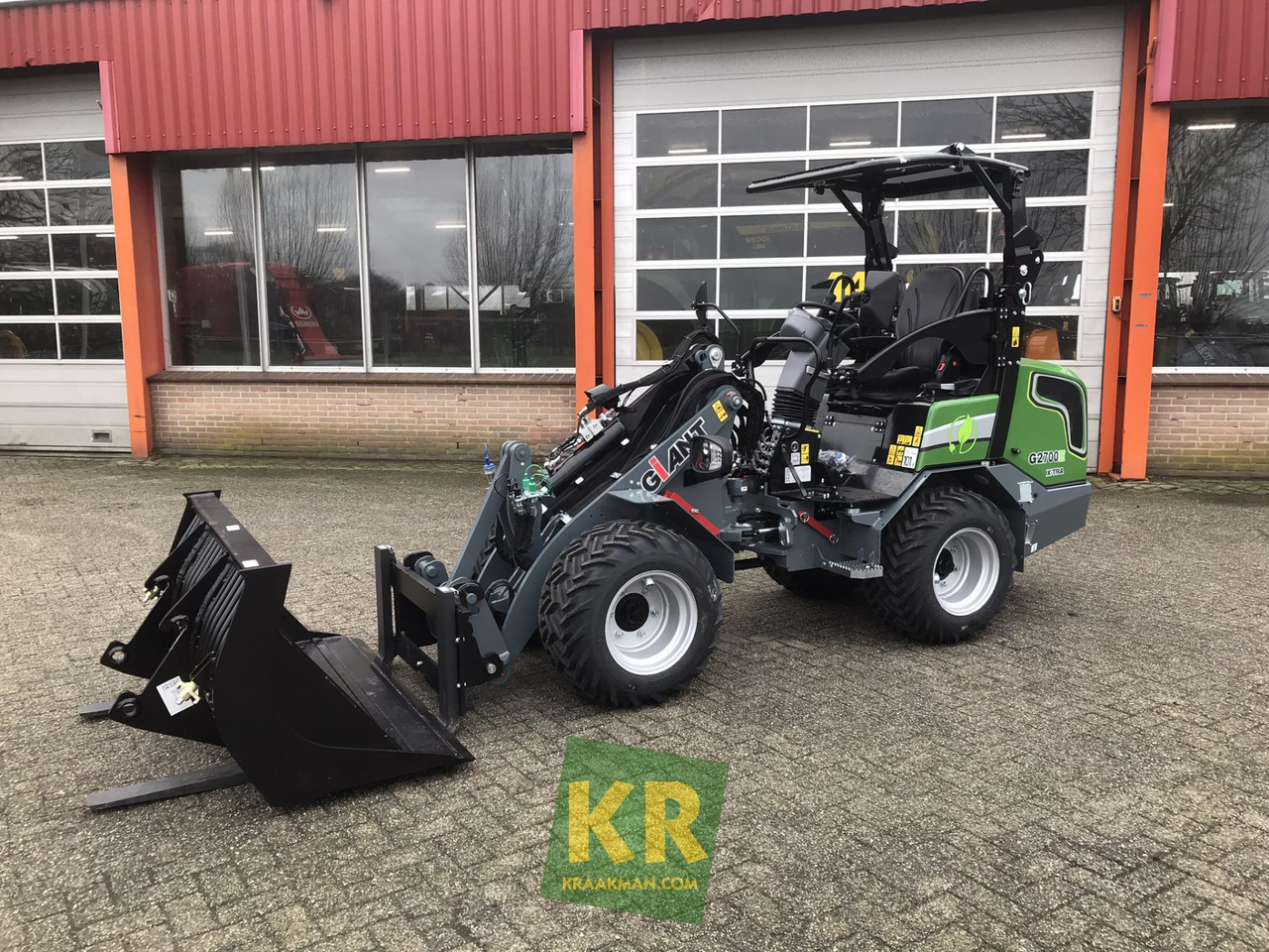 G2700E Giant - Compact loader: picture 1 G2700E Giant - Compact loader: picture 1