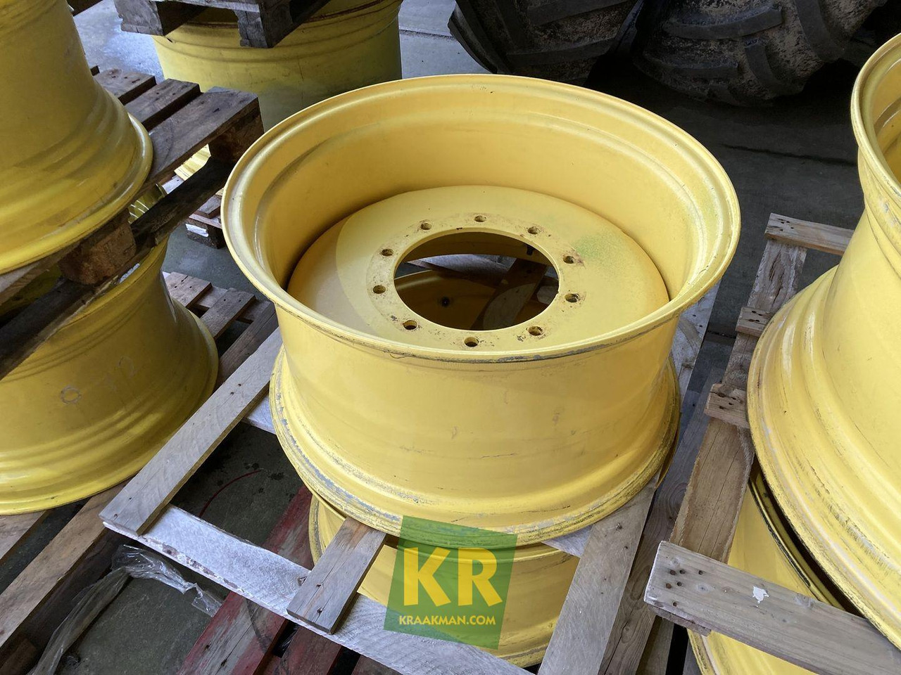 John Deere 15 X 28 velg - Wheel and tire package for Agricultural machinery: picture 1 John Deere 15 X 28 velg - Wheel and tire package for Agricultural machinery: picture 1