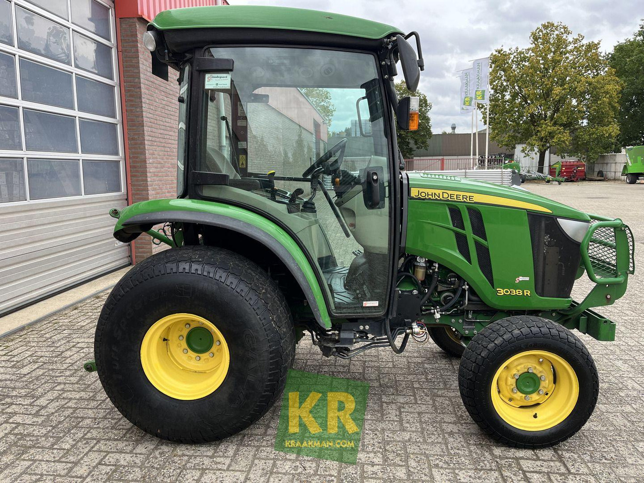 John Deere 3038R - Compact tractor: picture 4 John Deere 3038R - Compact tractor: picture 4