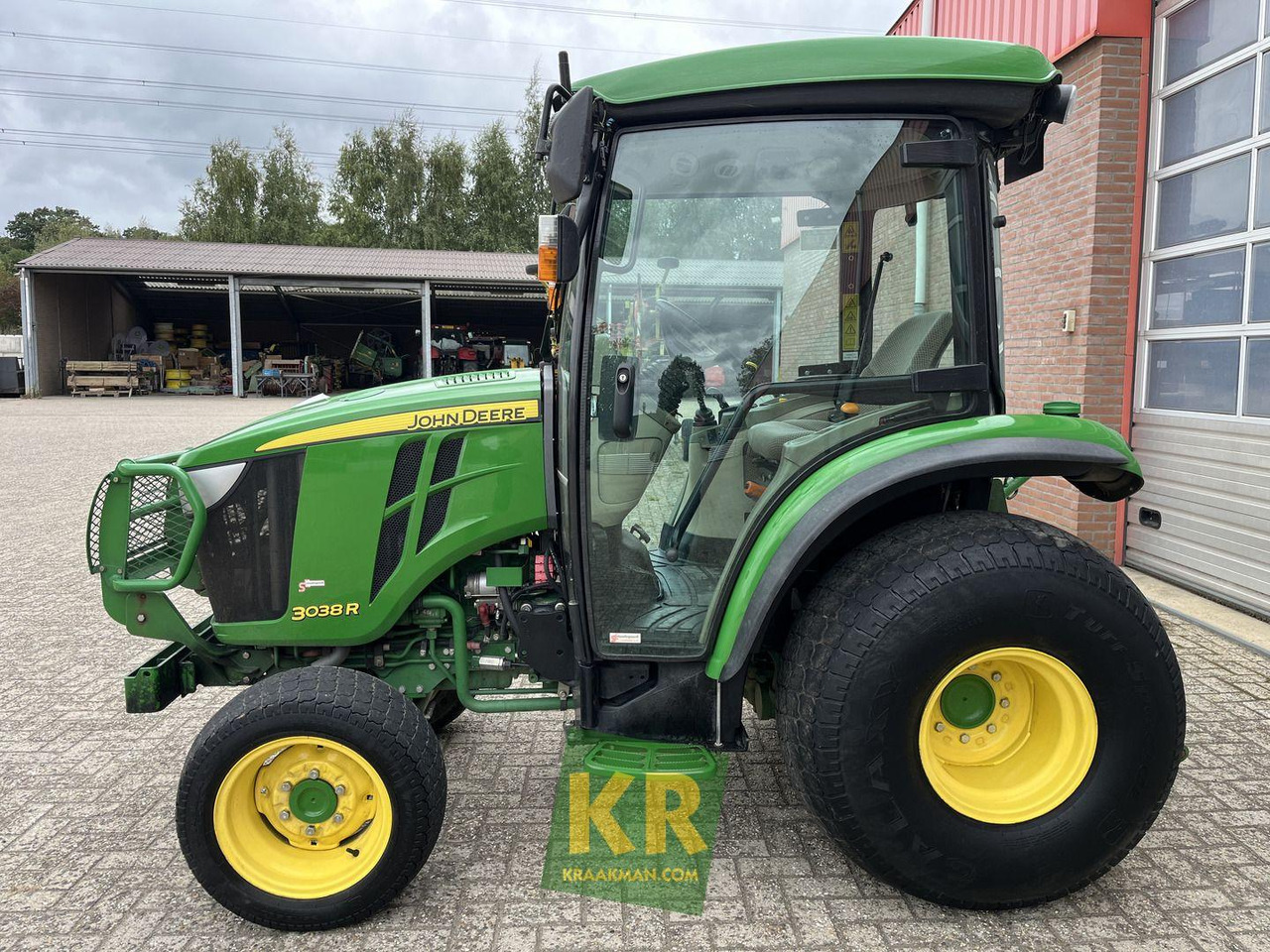 John Deere 3038R - Compact tractor: picture 3 John Deere 3038R - Compact tractor: picture 3
