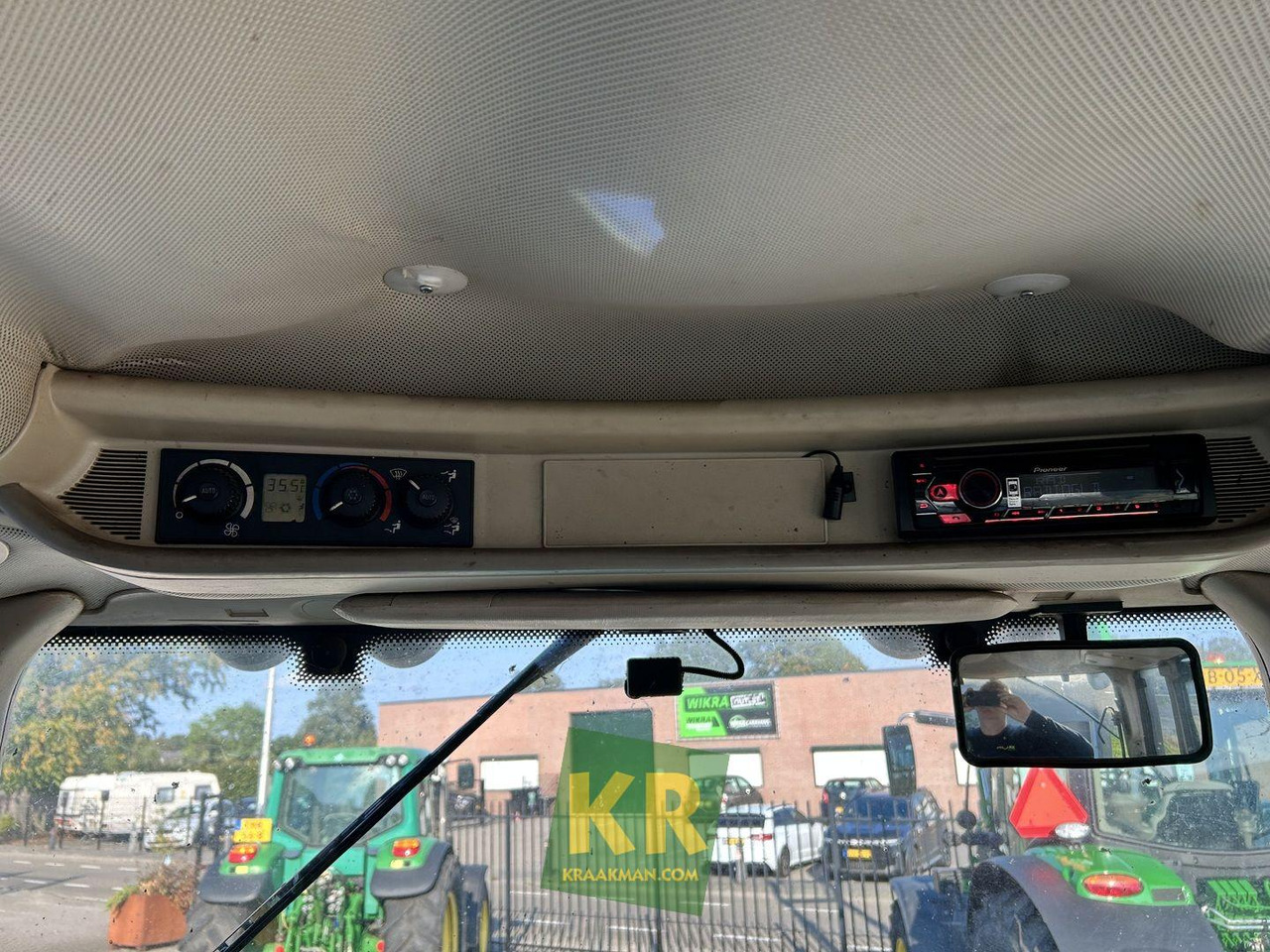 John Deere 6630 PREMIUM  - Farm tractor: picture 3 John Deere 6630 PREMIUM  - Farm tractor: picture 3