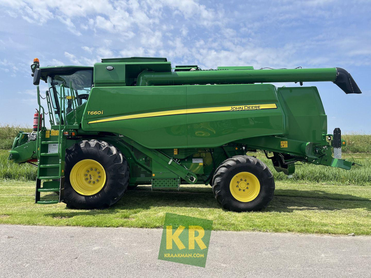 John Deere T660  - Combine harvester: picture 2 John Deere T660  - Combine harvester: picture 2