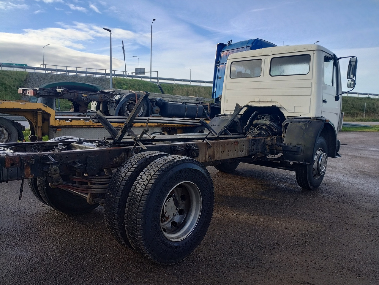 MERCEDES-BENZ 1620 - Cab chassis truck: picture 3 MERCEDES-BENZ 1620 - Cab chassis truck: picture 3