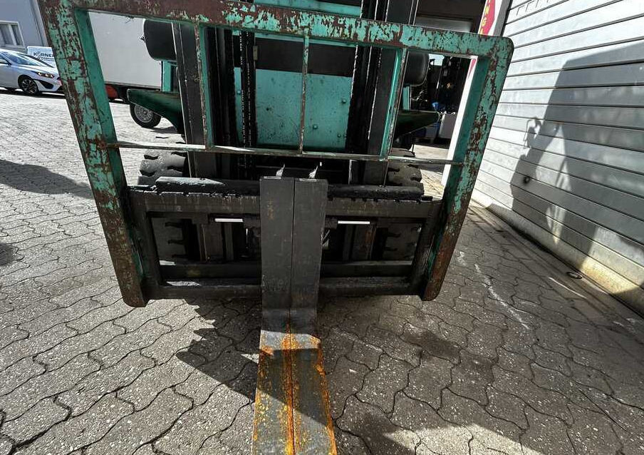 Yang FD25.33 - Diesel forklift: picture 2 Yang FD25.33 - Diesel forklift: picture 2