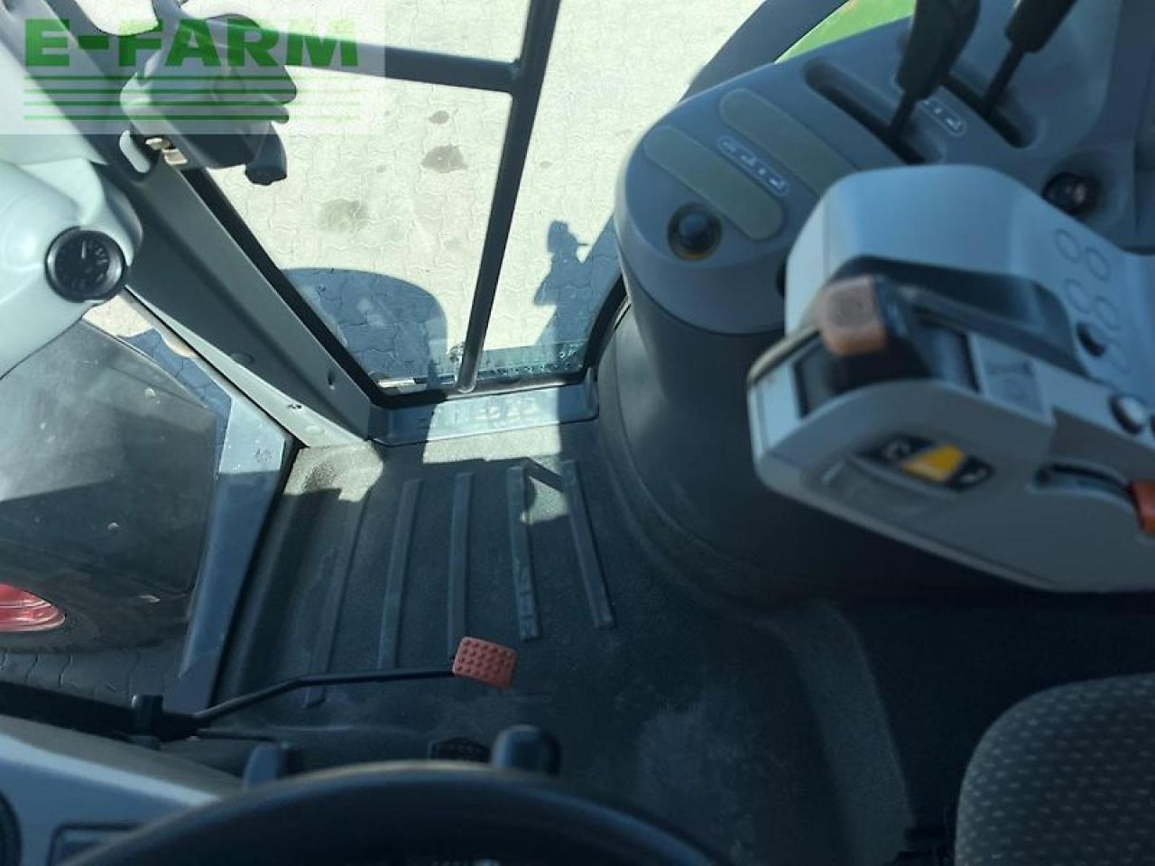 Farm tractor CLAAS arion 620: picture 12