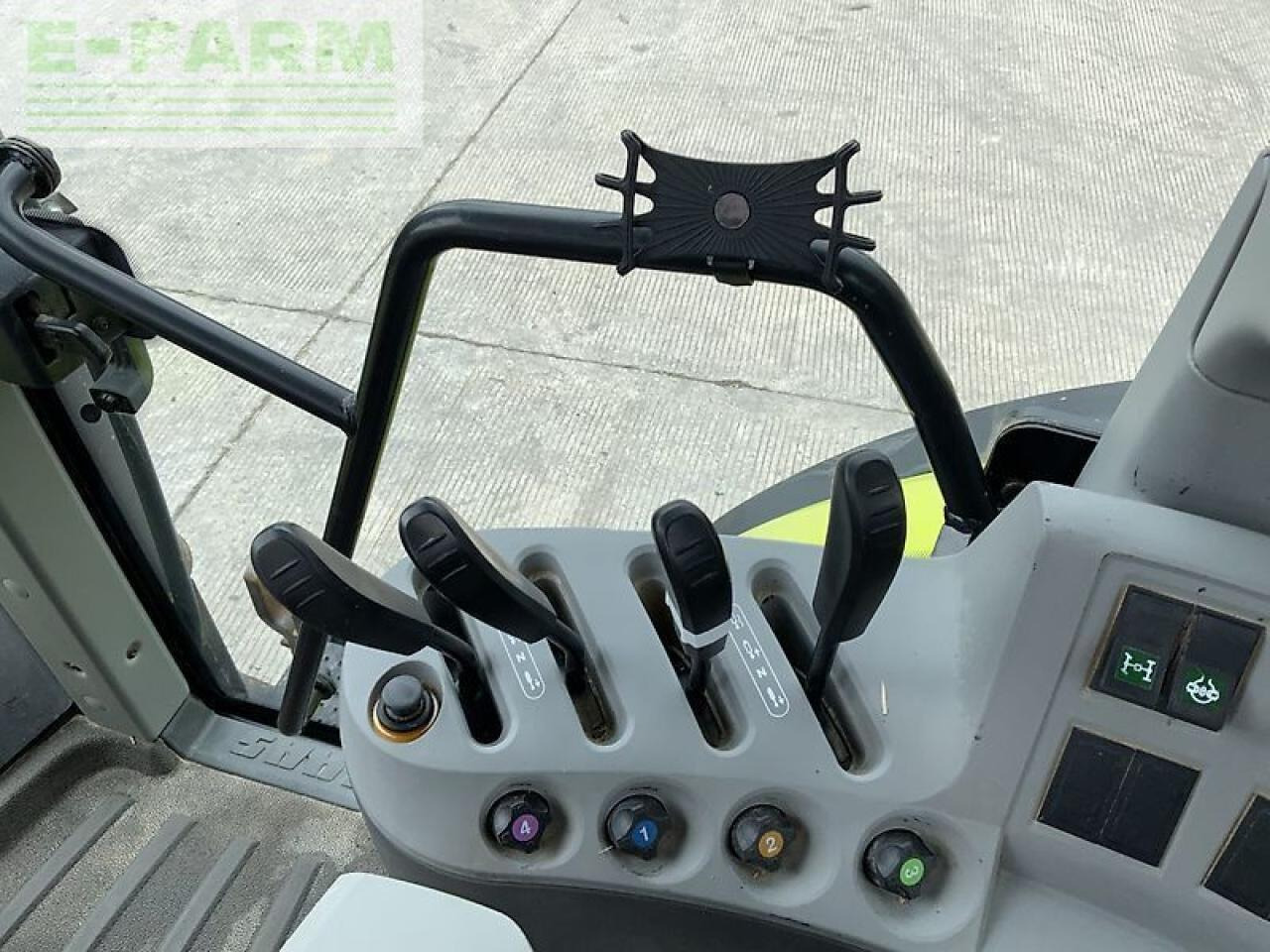 Farm tractor CLAAS axion 820 digger (st20874): picture 22