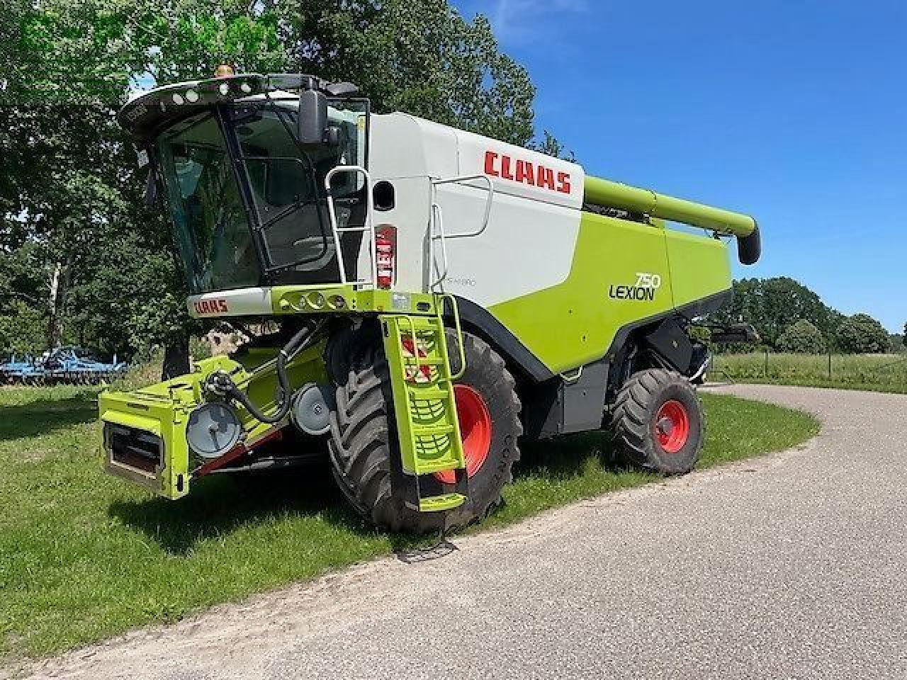 CLAAS lexion 750 mit vario 900 - Combine harvester: picture 1 CLAAS lexion 750 mit vario 900 - Combine harvester: picture 1
