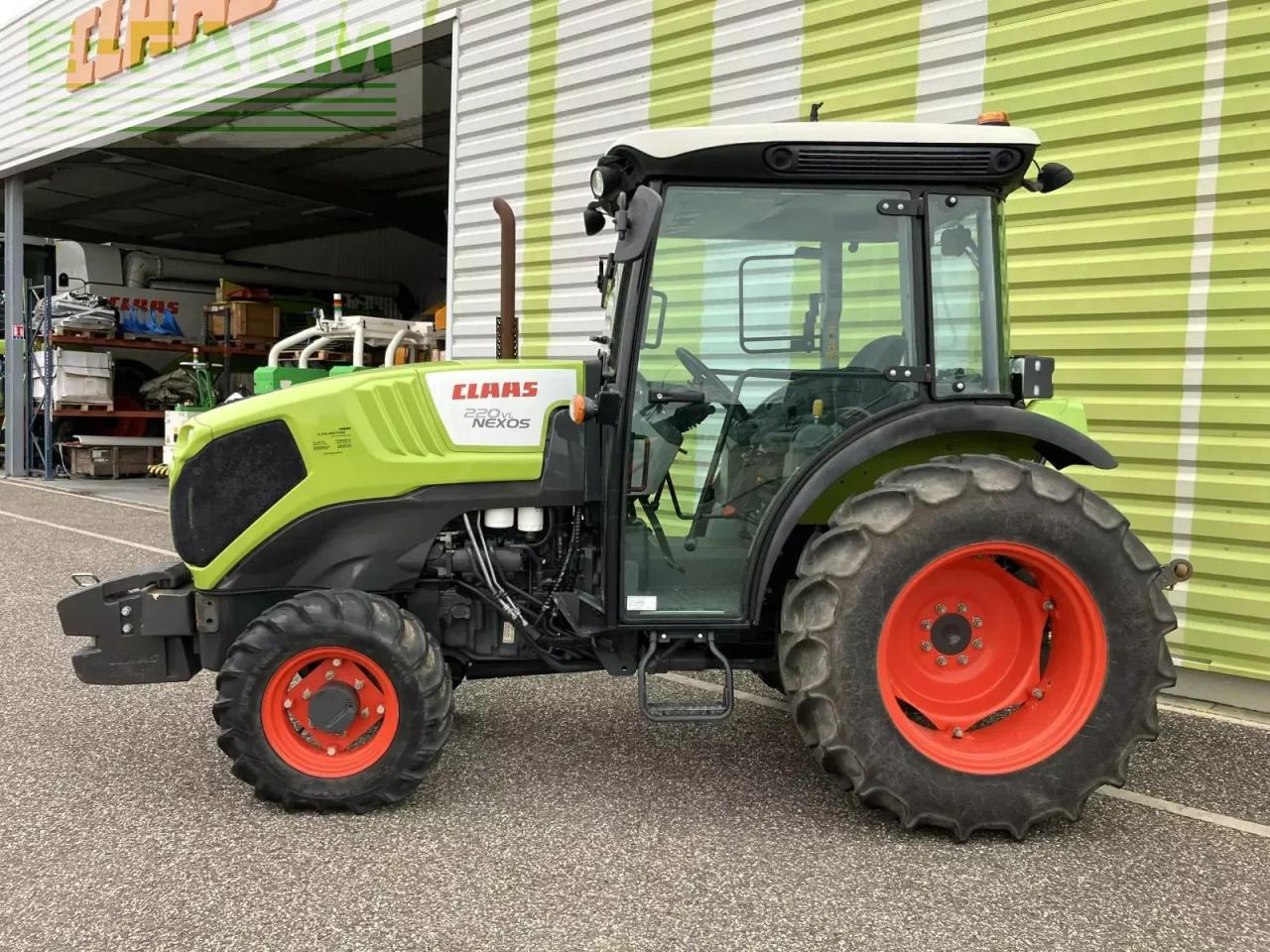 CLAAS nexos 220 vl cabine - Farm tractor: picture 2 CLAAS nexos 220 vl cabine - Farm tractor: picture 2