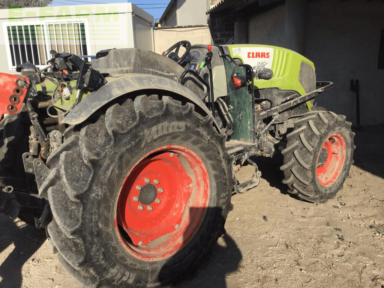 CLAAS nexos 240 f arceau F - Farm tractor: picture 2 CLAAS nexos 240 f arceau F - Farm tractor: picture 2