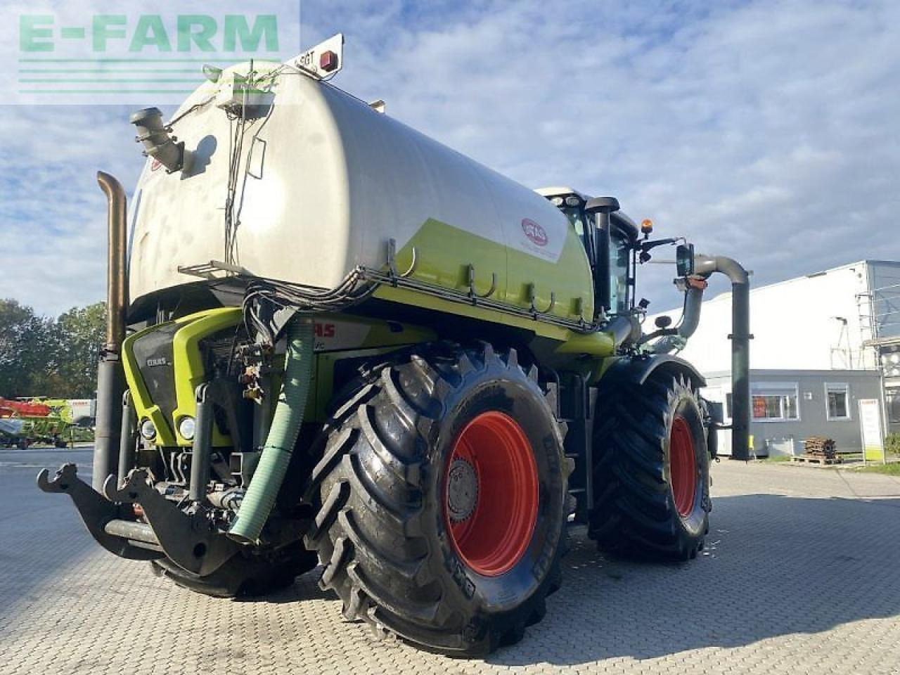 CLAAS xerion 3800 trac vc mit gülleaufbau sgt TRAC VC - Self-propelled sprayer: picture 4 CLAAS xerion 3800 trac vc mit gülleaufbau sgt TRAC VC - Self-propelled sprayer: picture 4