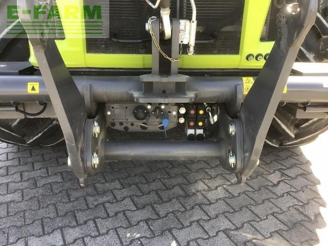 CLAAS xerion 4200 trac TRAC - Farm tractor: picture 3 CLAAS xerion 4200 trac TRAC - Farm tractor: picture 3