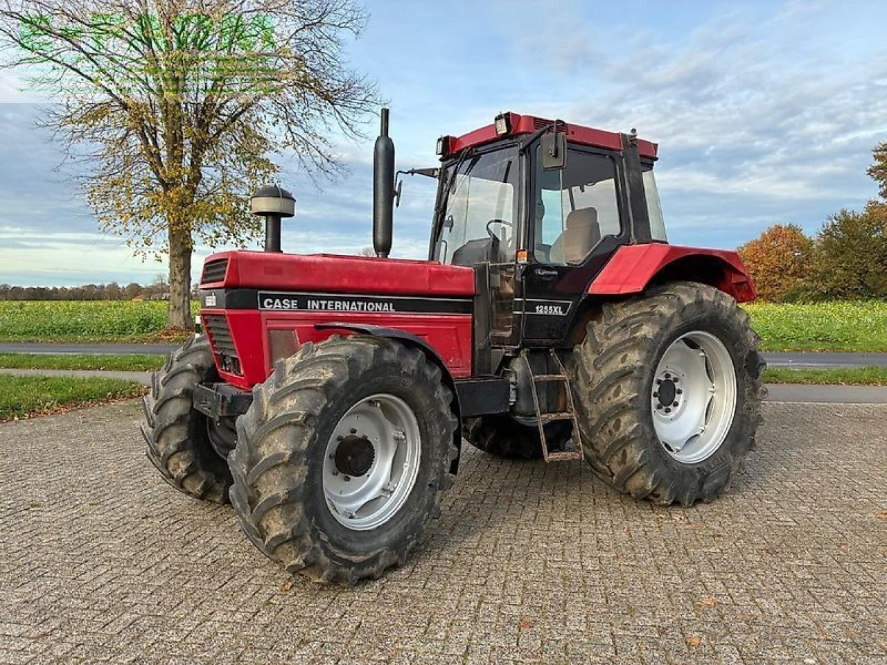Case-IH 1255 - Farm tractor: picture 1 Case-IH 1255 - Farm tractor: picture 1